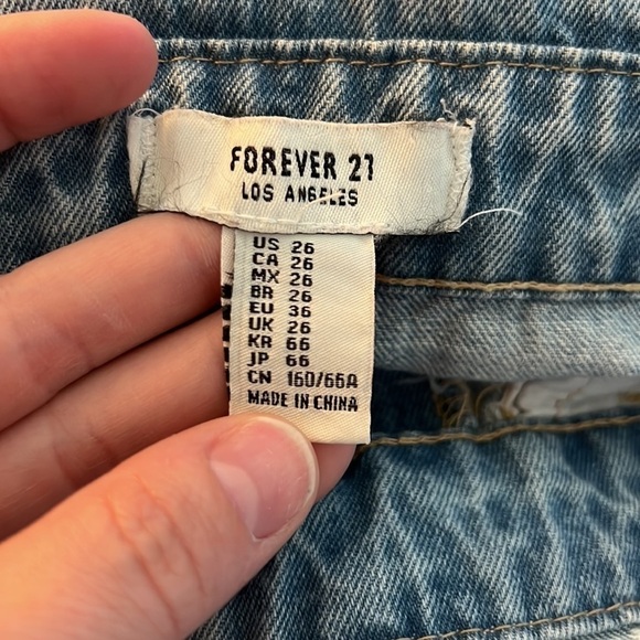 Forever 21 Light Washed Denim Overalls Size 26 - Picture 9 of 9